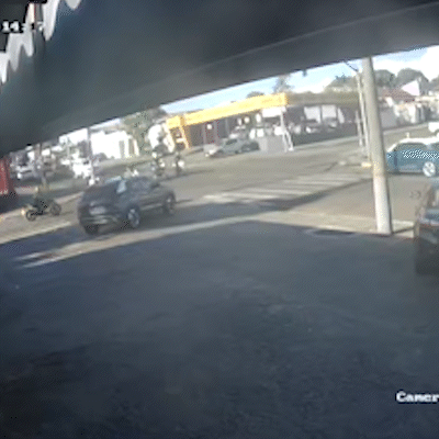 Motociclista em moto esportiva avan&ccedil;ou sinal em alta velocidade antes de morrer
