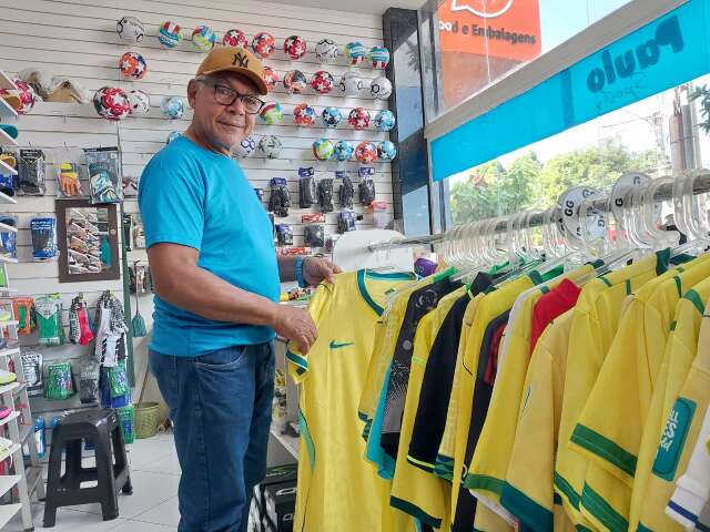 Com derrota do Brasil na Copa, lojistas miram nas elei&ccedil;&otilde;es para queimar estoque