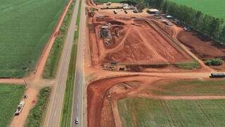 Obra cria desvio na BR-163 para construção de área de descanso Obra cria desvio na BR-163 para construção de área de descanso