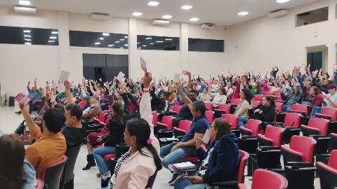 Professores rejeitam parcelamento e cobram reajuste integral ainda em 2026