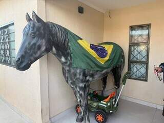Por que algu&eacute;m tem um cavalo na garagem de casa bem no Tiradentes?