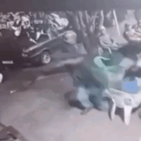 C&acirc;mera de bar registra ataque  a tiros que deixou homem e cunhada feridos