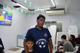 Em casa de acolhimento, imigrantes torcem por vaga da Colômbia nas quartas Em casa de acolhimento, imigrantes torcem por vaga da Colômbia nas quartas