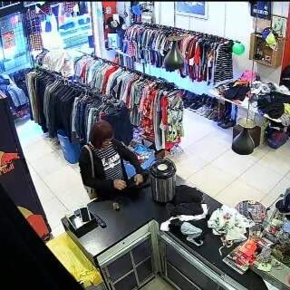 Vestido de mulher, policial penal aposentado &eacute; acusado de furtar brech&oacute; 
