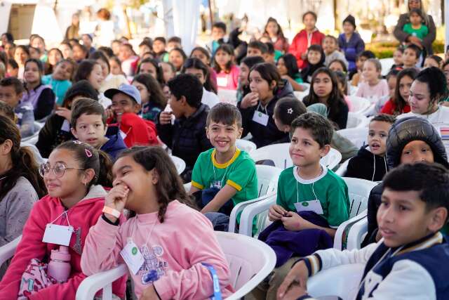 Feira de Bonito faz 10 anos tentando tirar jovens das telas rumo aos livros
