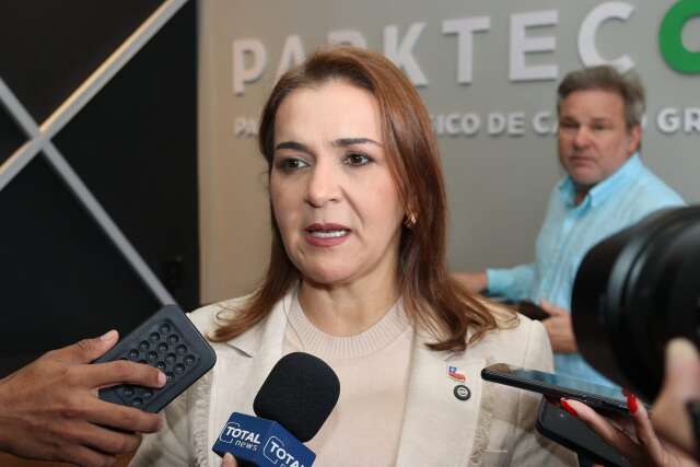 Adriane cita limite fiscal ap&oacute;s professores cobrarem reajuste em 2026