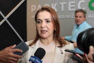 Adriane cita limite fiscal após professores cobrarem reajuste em 2026 Adriane cita limite fiscal após professores cobrarem reajuste em 2026