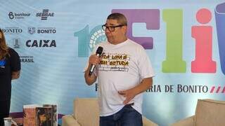 "Influenciadores não me influenciam em nada", diz Sérgio Vaz em Bonito "Influenciadores não me influenciam em nada", diz Sérgio Vaz em Bonito