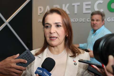 Adriane cita limite fiscal ap&oacute;s professores cobrarem reajuste em 2026