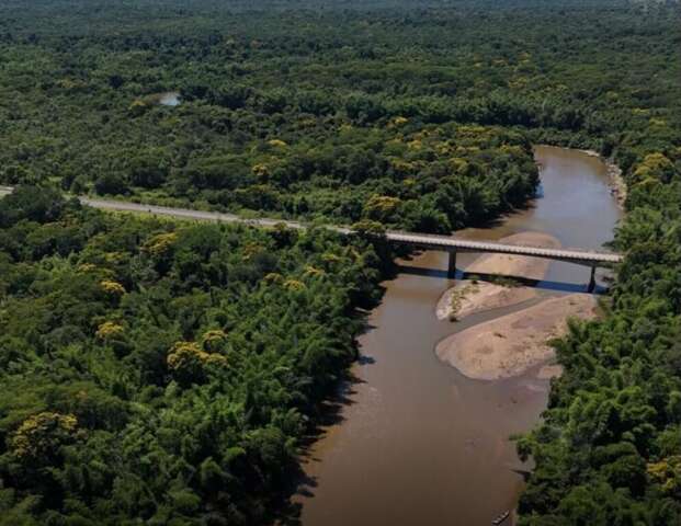 Governo libera tr&acirc;nsito com restri&ccedil;&otilde;es na ponte sobre o Rio Miranda na MS-345