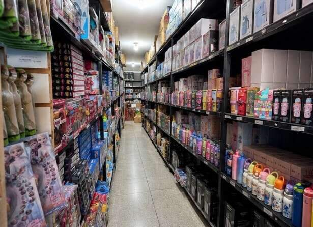 Dep&oacute;sito que abastecia lojas da Capital escondia R$ 1 milh&atilde;o em contrabando