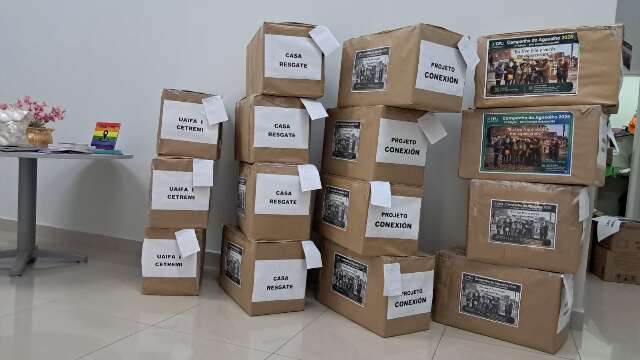 Campanha da Defensoria da Uni&atilde;o arrecada 500 quilos de roupas para 480 pessoas