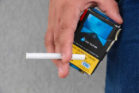 Propaganda de bet ter&aacute; alerta como o usado em ma&ccedil;o de cigarro