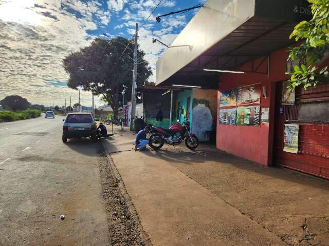 Sogra empurra atirador e impede que genro seja baleado em conveni&ecirc;ncia
