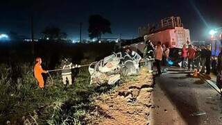 Jovem de 19 anos morre ao bater carro em caminhão na BR-262 Jovem de 19 anos morre ao bater carro em caminhão na BR-262