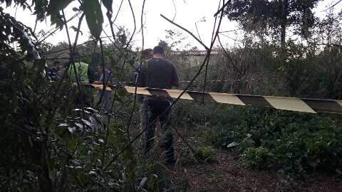 Homem &eacute; morto com tiro de espingarda diante do filho na fronteira