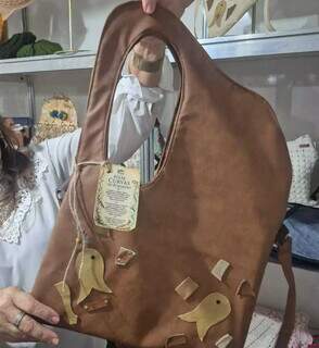 Bolsa de "O Diabo Veste Prada" ganha vers&atilde;o sul-mato-grossense
