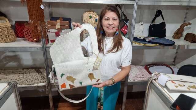 Bolsa de "O Diabo Veste Prada" ganha vers&atilde;o sul-mato-grossense