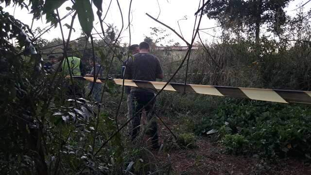 Homem &eacute; morto com tiro de espingarda diante do filho na fronteira