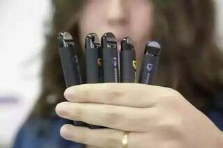 Concurso premiará ideias para reaproveitar cigarros eletrônicos apreendidos Concurso premiará ideias para reaproveitar cigarros eletrônicos apreendidos