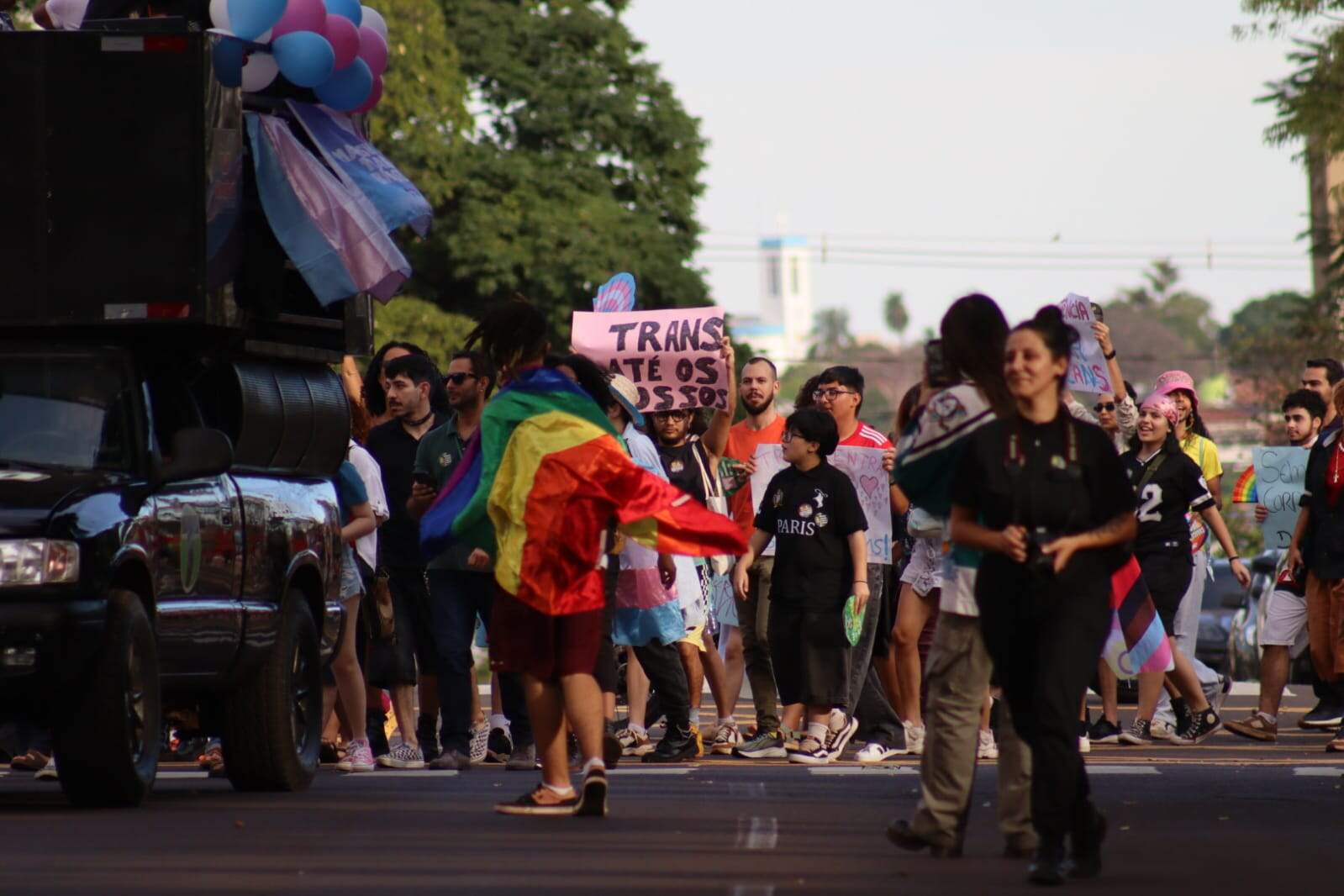 1ª Marcha Trans e Travesti ocupa ruas de Campo Grande