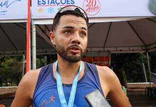 Ao lado de competidores de todas as idades, João faz da corrida um remédio Ao lado de competidores de todas as idades, João faz da corrida um remédio