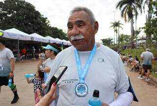 Ao lado de competidores de todas as idades, João faz da corrida um remédio Ao lado de competidores de todas as idades, João faz da corrida um remédio