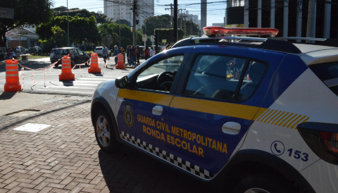 Obra interdita trecho da Avenida Hiroshima na tarde desta segunda-feira