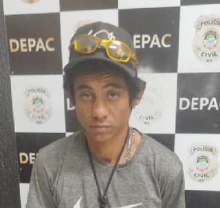 Homem é preso por morte de morador de rua a facadas e culpa comparsa pelo crime Homem é preso por morte de morador de rua a facadas e culpa comparsa pelo crime