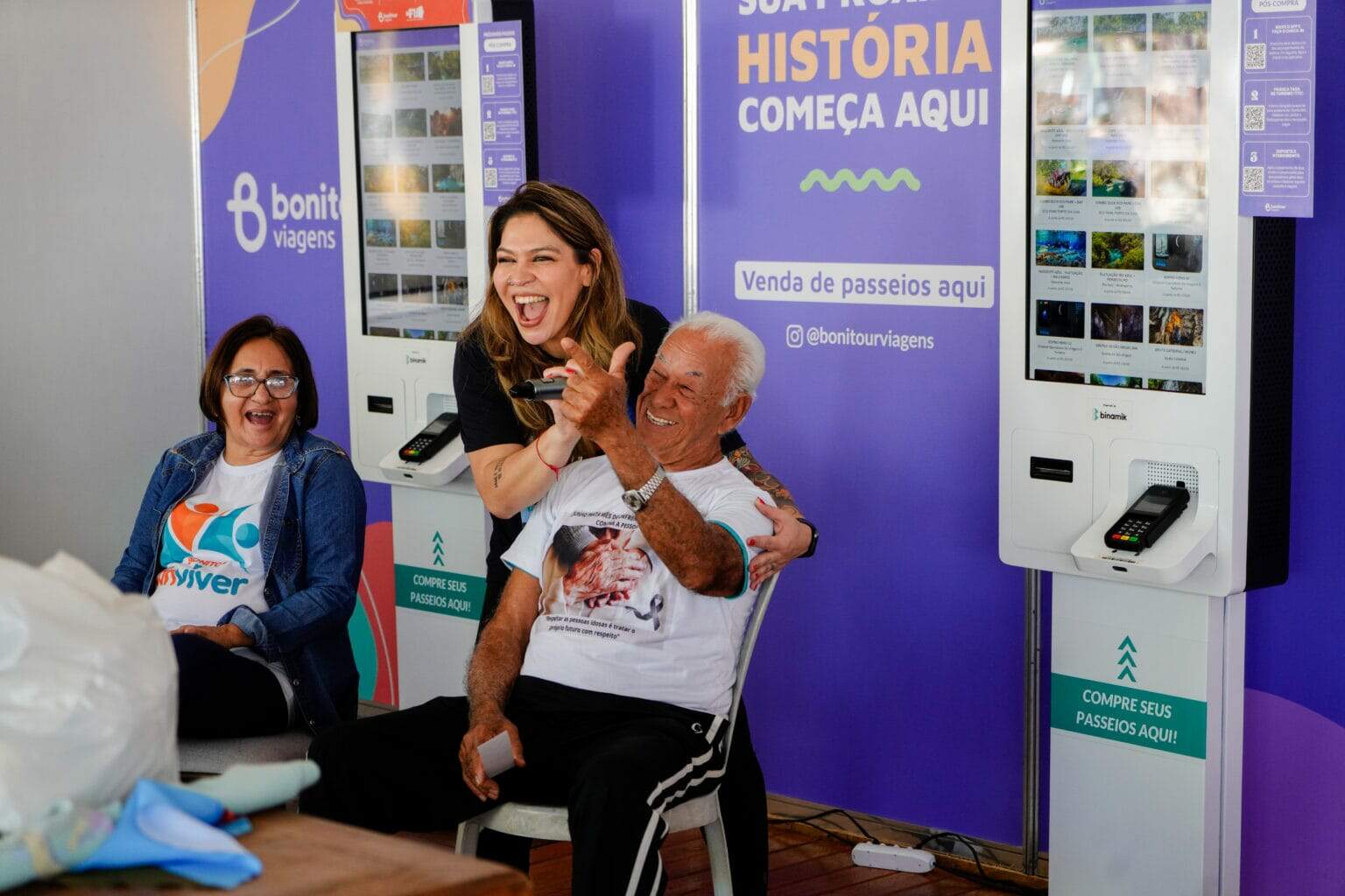 Idosos Criam Poemas Emocionantes em Oficina Literária