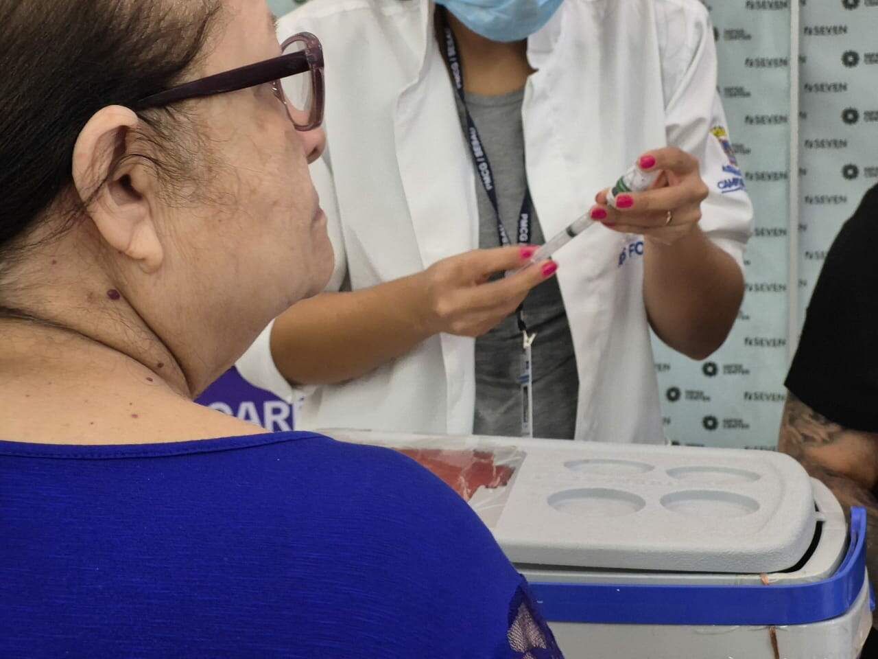 Shopping oferece plantão de vacinação com 17 doses disponíveis