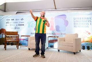 Carnaval incomoda quem vive na lógica da casa-grande, diz Luiz Simas Carnaval incomoda quem vive na lógica da casa-grande, diz Luiz Simas