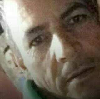 Homem é executado com tiros de fuzil e pistola ao chegar em casa Homem é executado com tiros de fuzil e pistola ao chegar em casa
