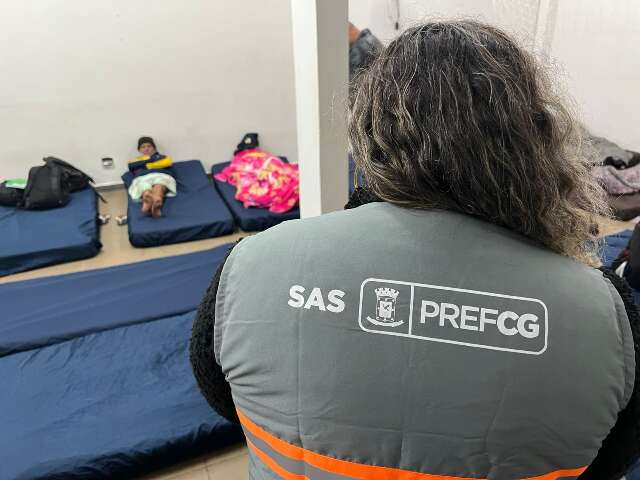 Com sensa&ccedil;&atilde;o t&eacute;rmica de 6&deg;C, prefeitura reabre abrigo no Ayrton Senna