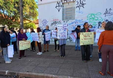 Moradores protestam ap&oacute;s picha&ccedil;&atilde;o em patrim&ocirc;nio hist&oacute;rico e s&eacute;rie de furtos