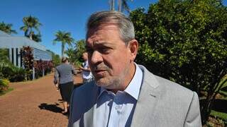 Amigos e aliados se despedem de Alcides Bernal em velório intimista Amigos e aliados se despedem de Alcides Bernal em velório intimista