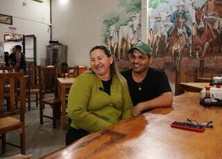 Em restaurante mineiro, mural é gigante e a fama da rabada também Em restaurante mineiro, mural é gigante e a fama da rabada também