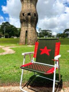 Casal transforma cadeira de praia em peça de design em Campo Grande Casal transforma cadeira de praia em peça de design em Campo Grande