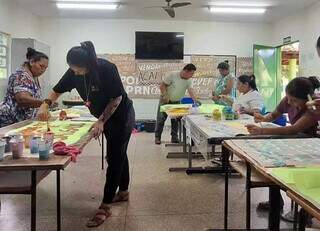 Ilustradora Guarani transforma os próprios sonhos em obras de arte Ilustradora Guarani transforma os próprios sonhos em obras de arte