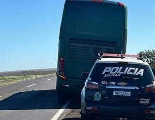 Polícia encontra spray de tinta vermelha e prende suspeito de integrar facção Polícia encontra spray de tinta vermelha e prende suspeito de integrar facção