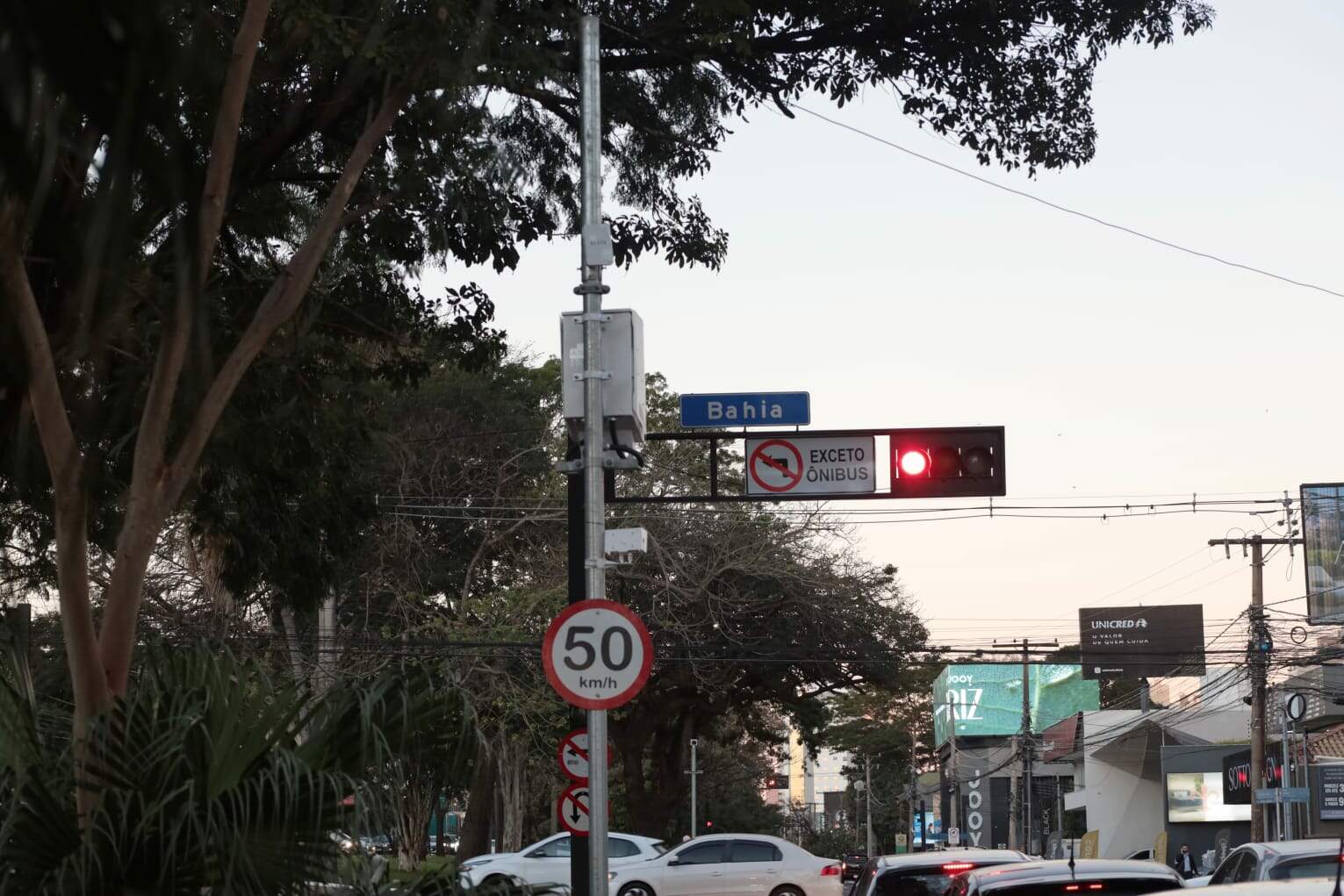 Novos radares com IA começam a multar em Campo Grande e SP