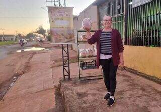 O marketing mais simples cabe na mão e deu fama a dona Rose
