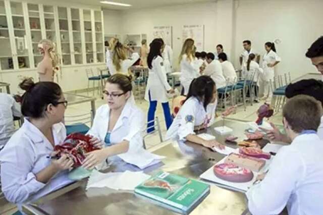 Deputado de MS quer suspender novos cursos de medicina por cinco anos