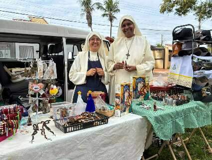 Freiras vendem artesanato de Kombi para realizar sonho do convento