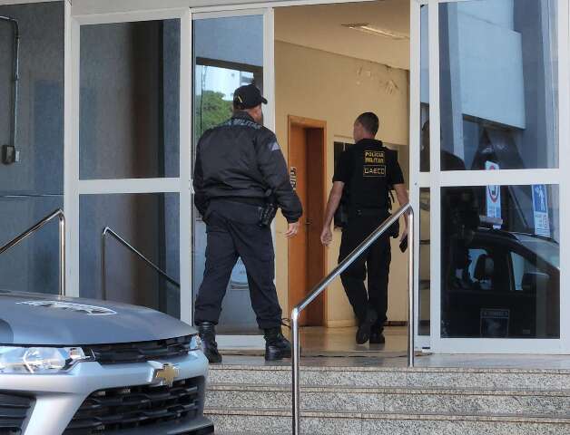 Entre prefeito &ldquo;dif&iacute;cil&rdquo; e portas abertas, investiga&ccedil;&atilde;o exp&otilde;e ca&ccedil;a a contratos