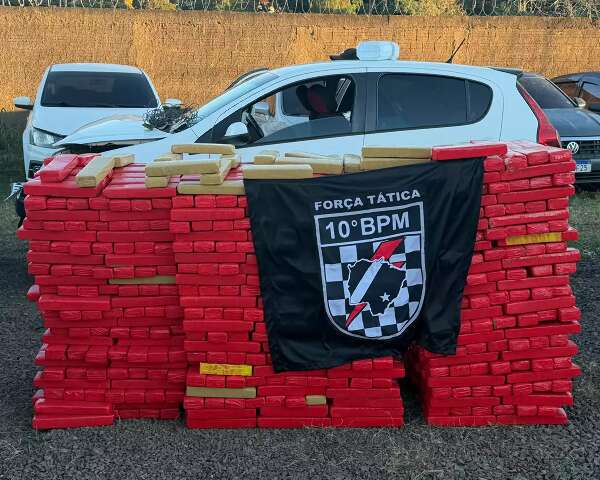 Carro abarrotado de maconha &eacute; apreendido ap&oacute;s bater em &aacute;rvore no Aero Rancho