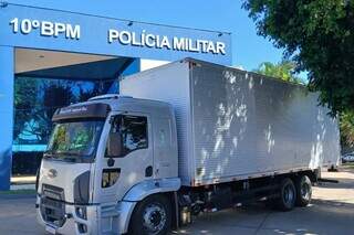Caminhão carregado com 142 fardos de muamba é apreendido no Alves Pereira Caminhão carregado com 142 fardos de muamba é apreendido no Alves Pereira