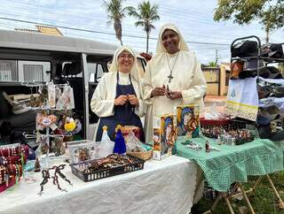 Freiras vendem artesanato de Kombi para realizar sonho do convento