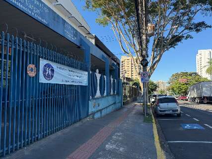 Motoristas ignoram sinaliza&ccedil;&atilde;o e cegos precisam embarcar no meio da rua