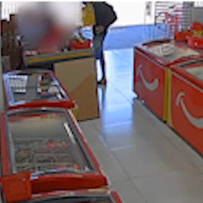 V&iacute;deo mostra furto de sorvetes e atendente enfrentando ladr&atilde;o &ldquo;Voc&ecirc; &eacute; louco?&rdquo;